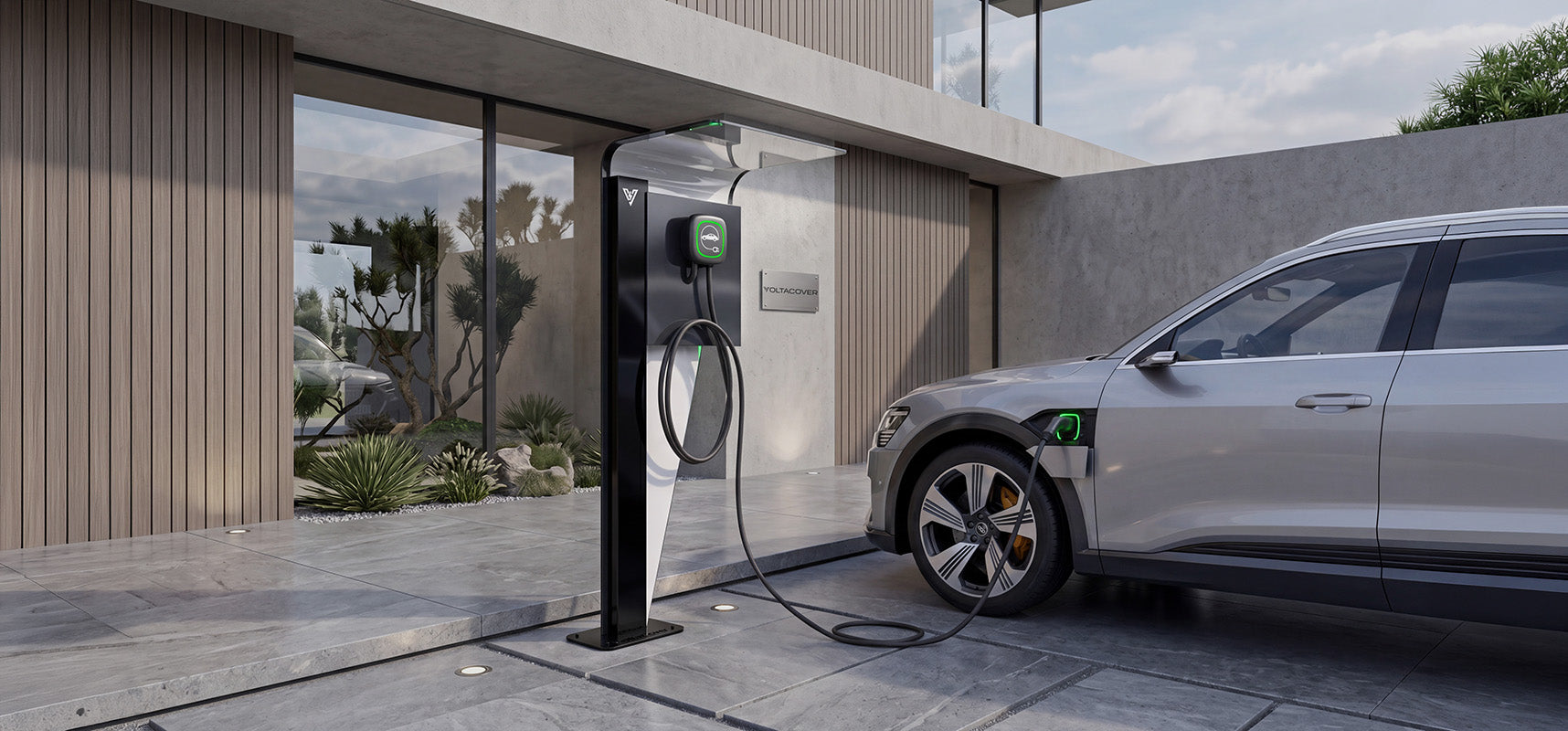 Supporto VoltaCover per wallbox esterna con auto elettrica in ricarica presso abitazione moderna